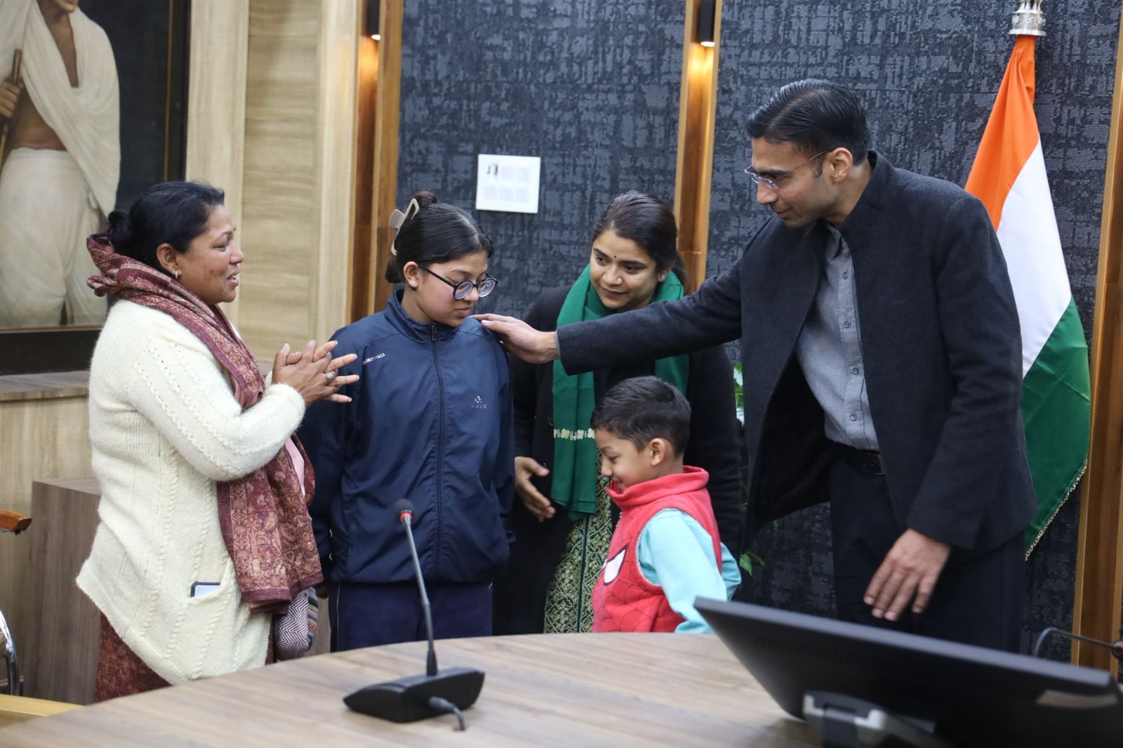 मुख्यमंत्री की मानवीय नीति और DM की सक्रियता ने विधवा परिवार को मिली राहत