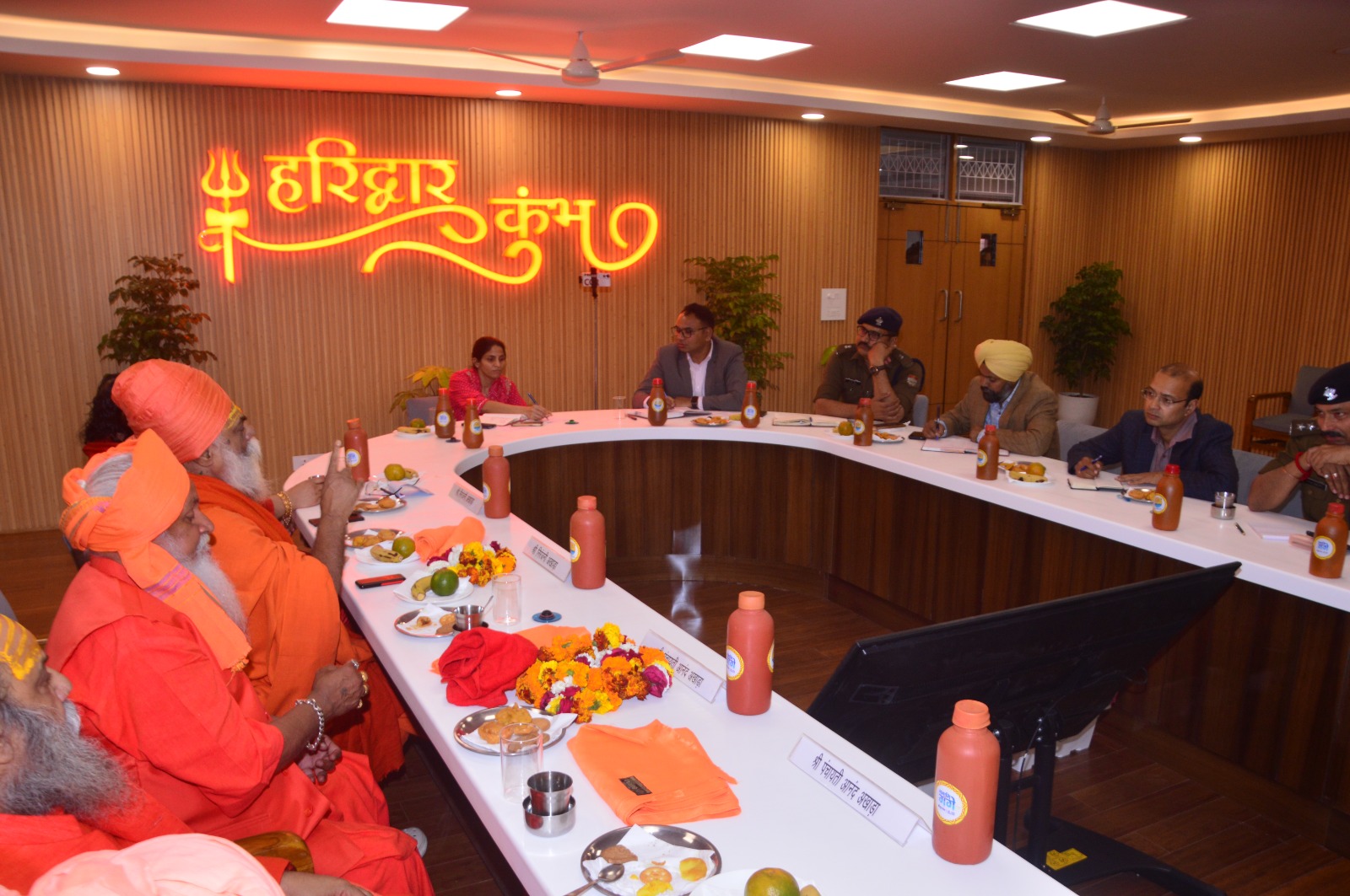 अखाड़ों की गरिमा पर रविंद्र पुरी अडिग, सोनिका ने व्यवस्थाओं को बताया प्राथमिकता