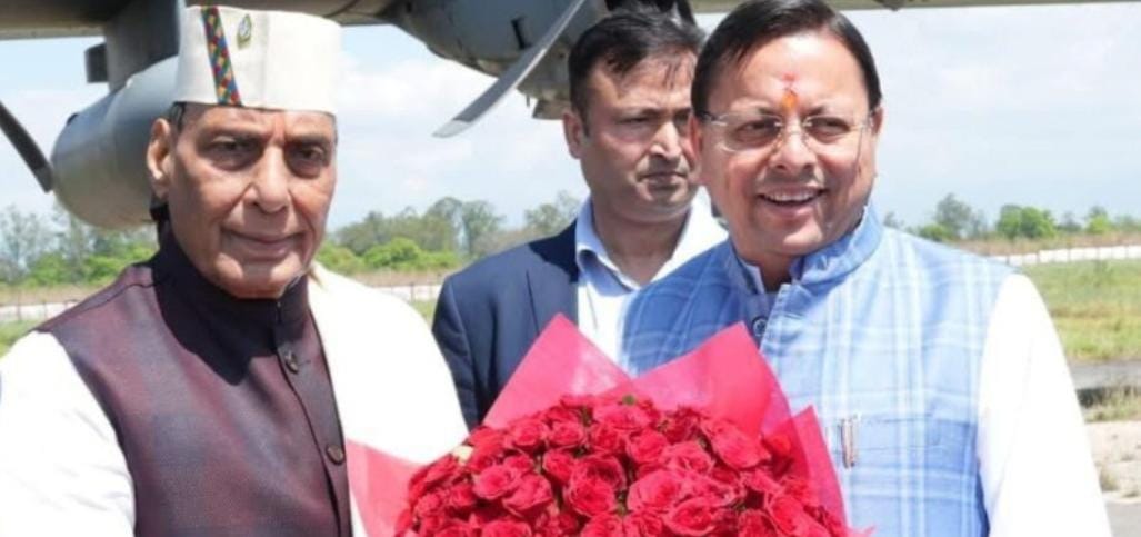 देहरादून में गूंजा ‘धुरंधर धामी’ का नारा, रक्षा मंत्री ने बढ़ाया कद