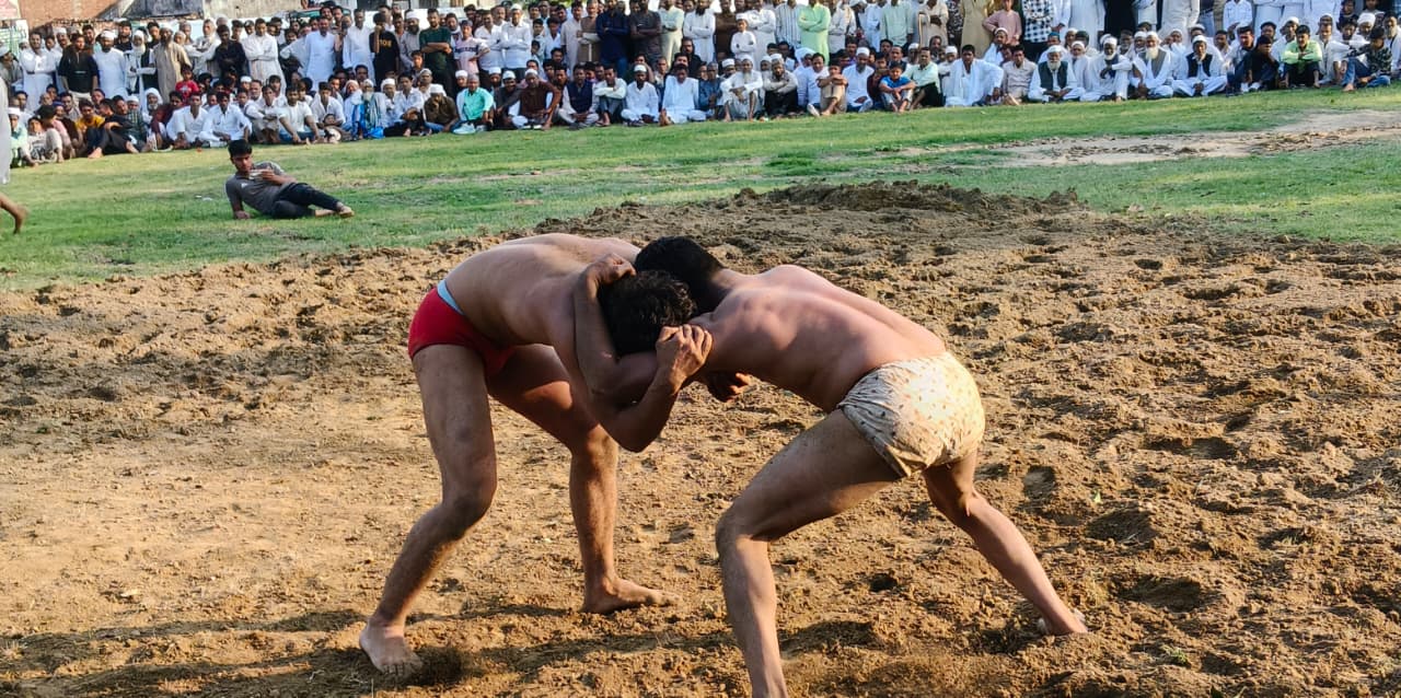 दंगल में भाग लेने वाले सभी पहलवानों का किया सम्मान