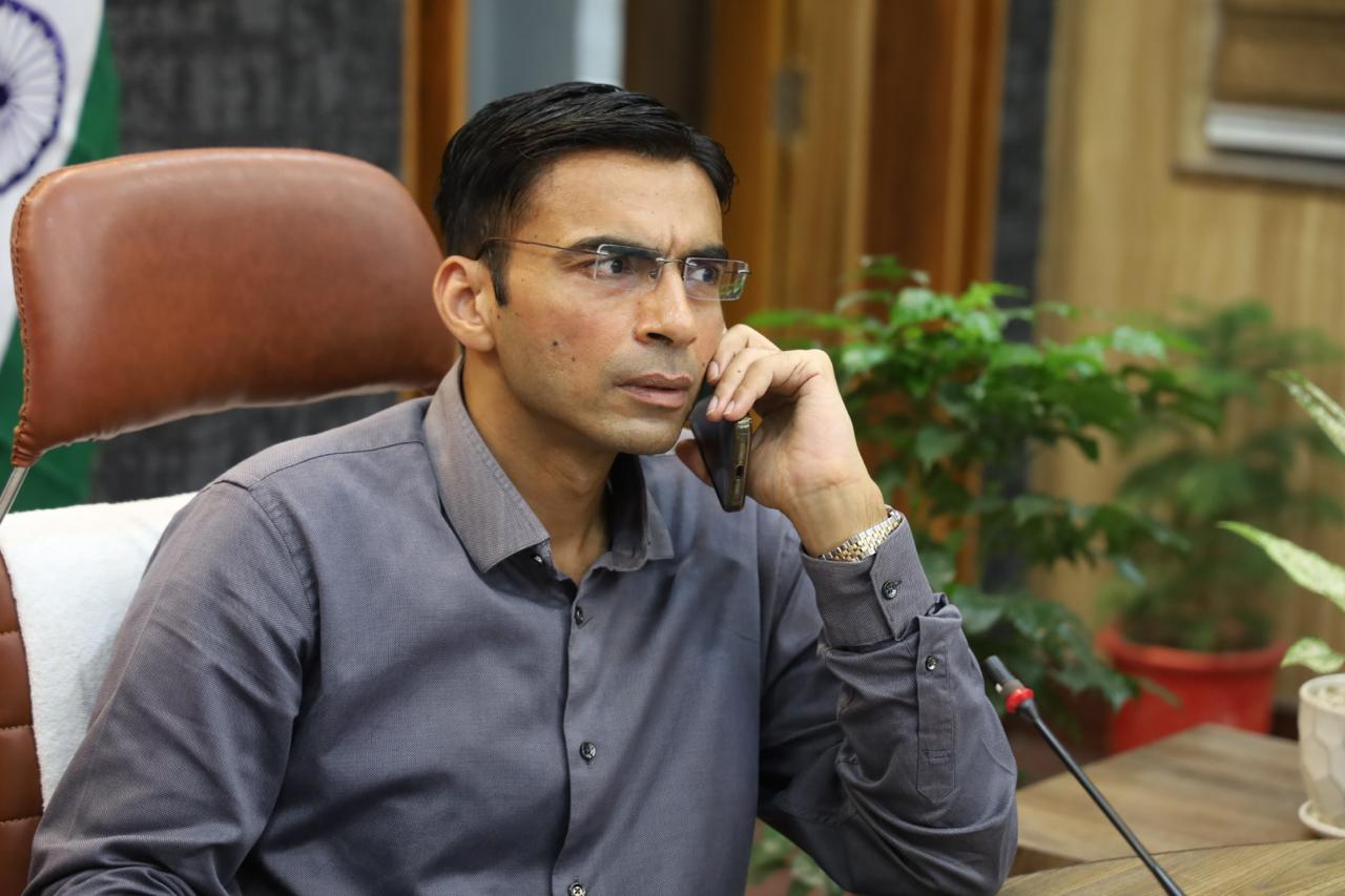 डीएम सविन बंसल का अल्टीमेटम: कानून से ऊपर कोई नहीं, 17 होमस्टे पर गिरी गाज