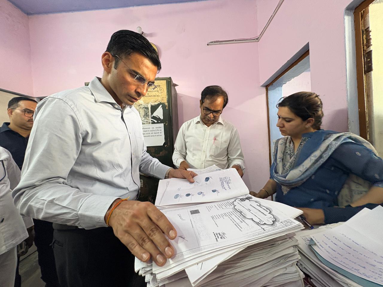 डीएम सविन बंसल का बड़ा प्रहार: स्टांप चोरी, फर्जी रजिस्ट्रियां और रिकॉर्ड घोटाले का खुलासा