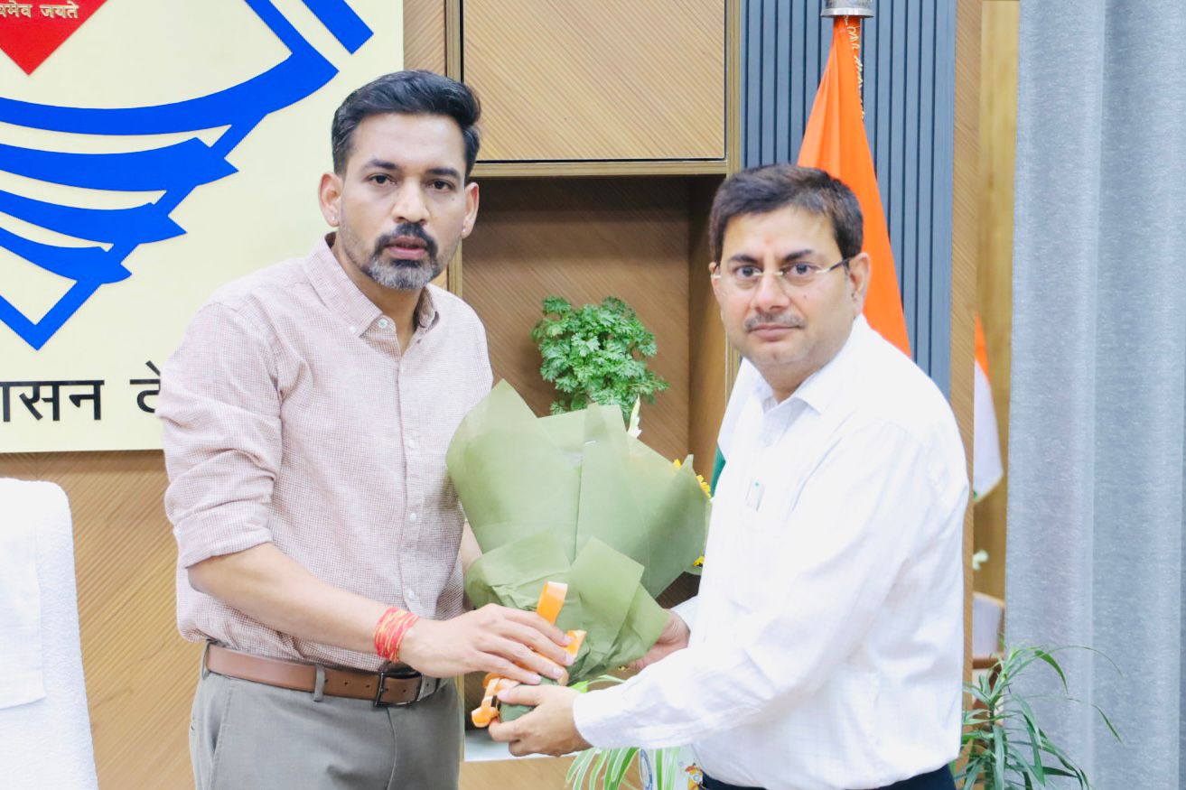 जनसंवाद से प्रशासन तक— डॉ. आशीष चौहान ने संभाली देहरादून की कमान