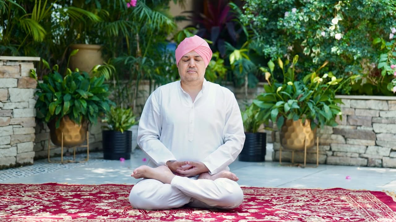 युवाओं को योग अपनाने का श्रीमहंत देवेन्द्र दास जी महाराज ने दिया आह्वान