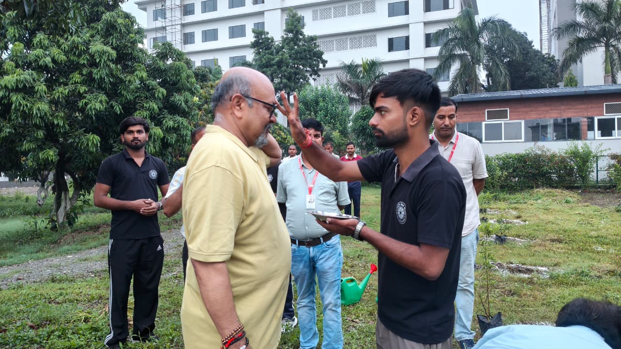 हरेला पर्व पर SGRRU में गूंजा हरित संदेश, पौधारोपण कर प्रकृति संरक्षण का लिया संकल्प