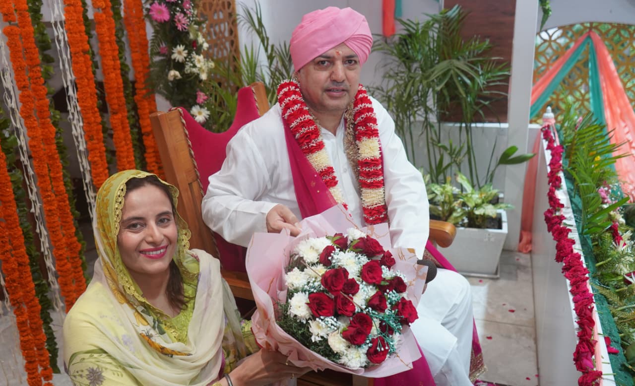 गुरु पूर्णिमा पर श्री दरबार साहिब में देश-विदेश से पहुंचे श्रद्धालु, श्री झंडे जी पर मत्था टेक मांगा आशीर्वाद