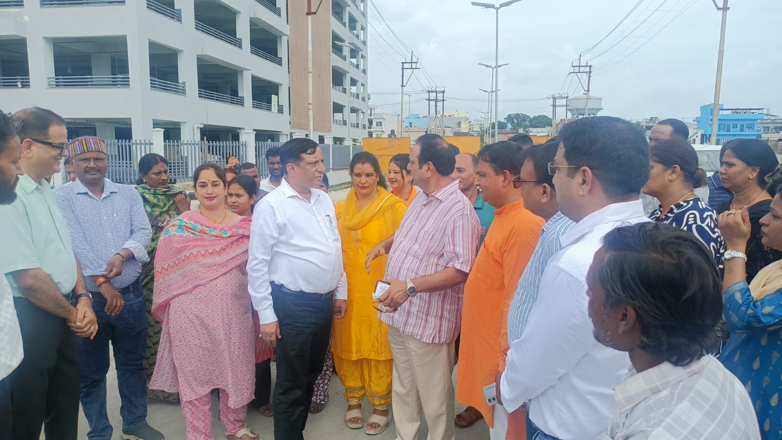 आढ़त बाजार को मिलेगा व्यवस्थित स्वरूप, विधायक चमोली और एमडीडीए उपाध्यक्ष बीडी तिवारी ने किया निरीक्षण