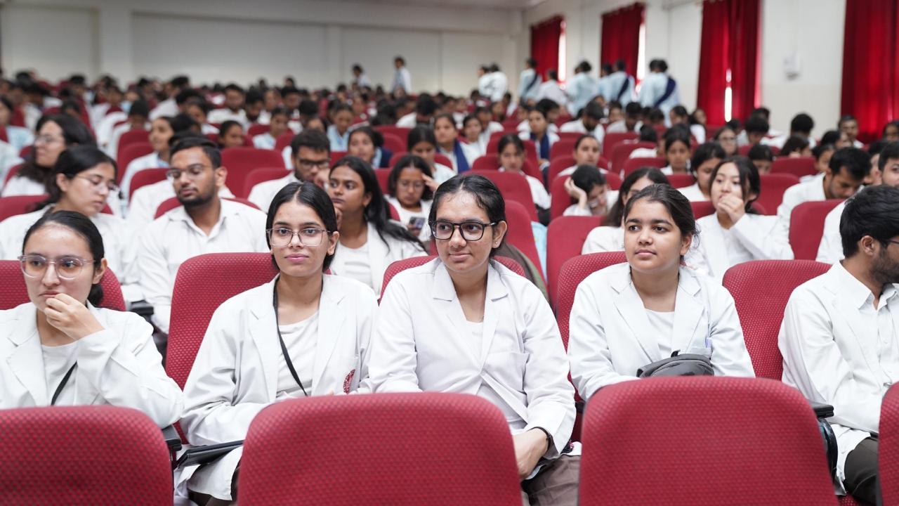 SGRRU में PCOS पर मंथन, विशेषज्ञों ने बताया—सही लाइफस्टाइल से स्वास्थ्य जोखिमों पर नियंत्रण