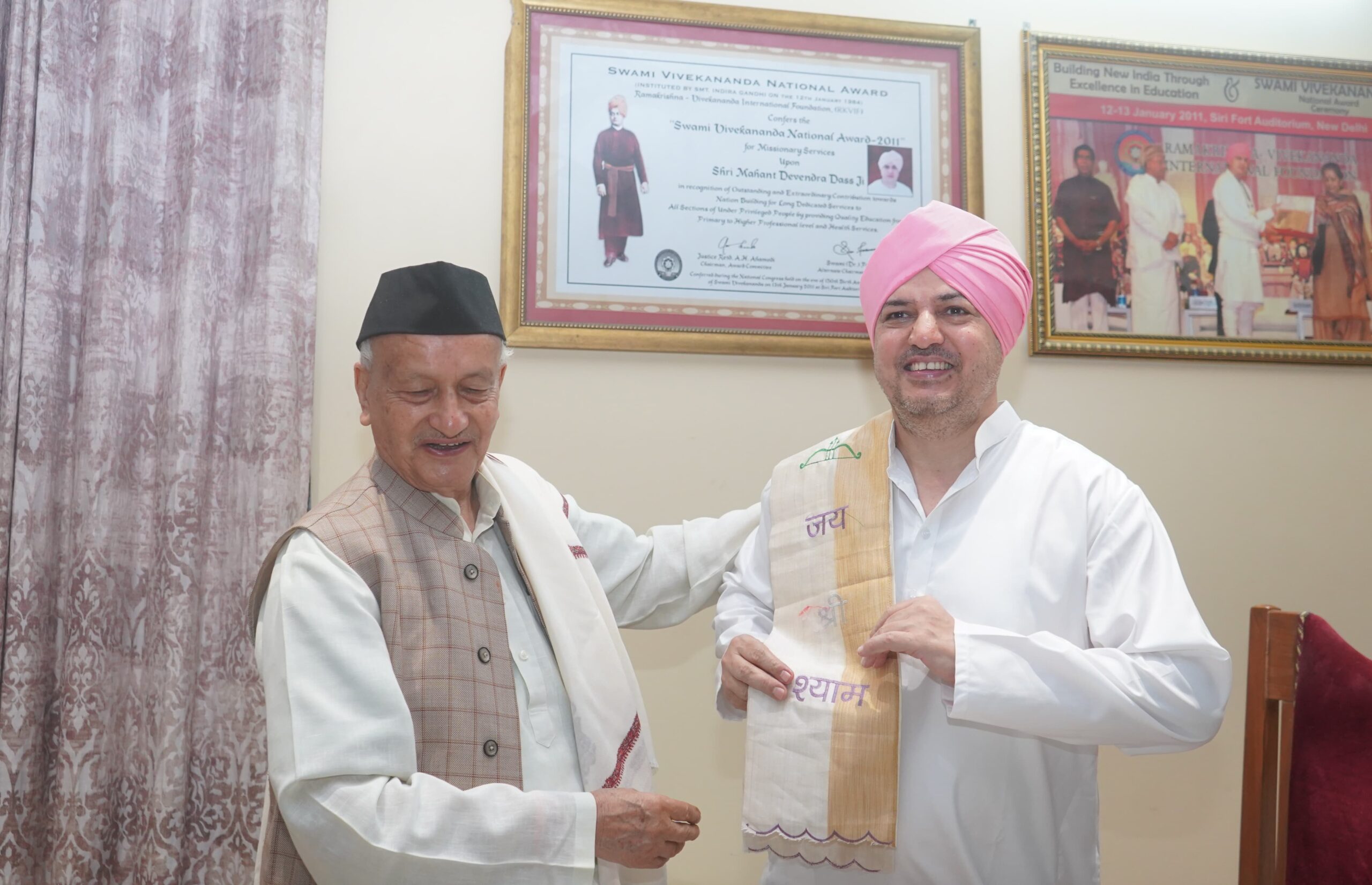 श्री दरबार साहिब पहुंचे कोश्यारी, एसएमआई अस्पताल के 128 करोड़ के भुगतान पर मिला आश्वासन